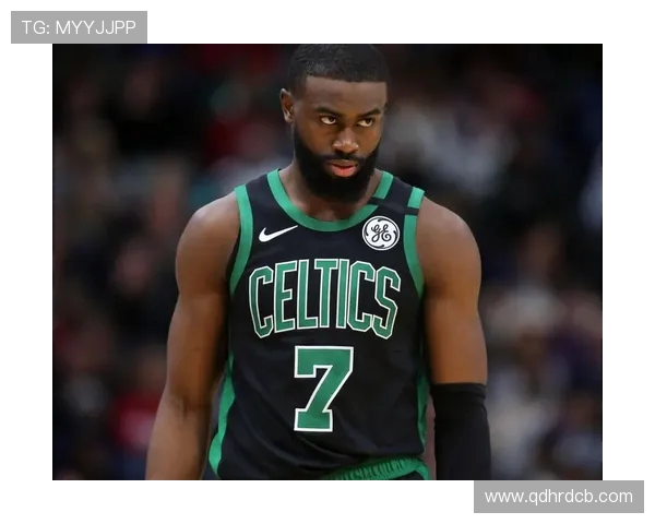 杰伦约翰逊突破上篮失衡重摔罚球坚持后返回更衣室比赛中NBA赛场